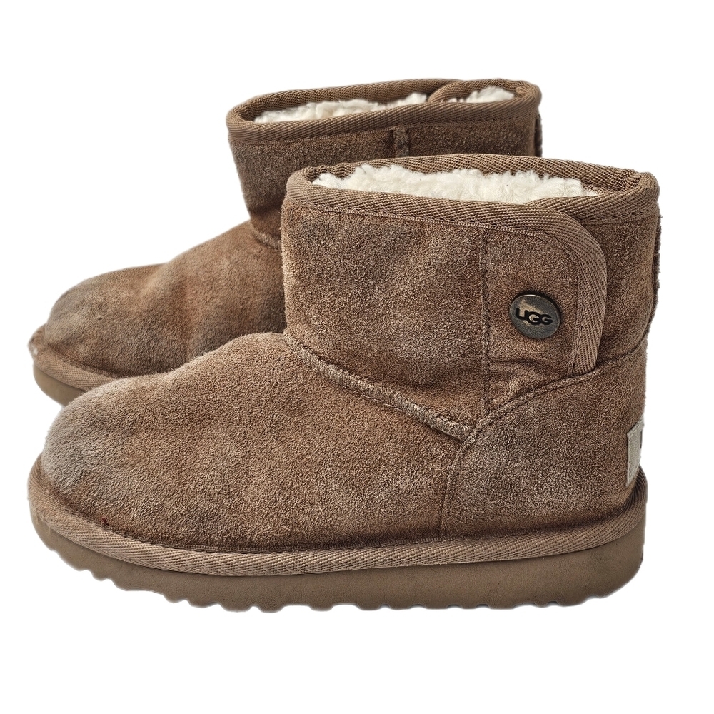 UGG Jona Mini Boot Kids 11 Chestnut Suede Snap UGGplush Lined Treadlite Sole EVA